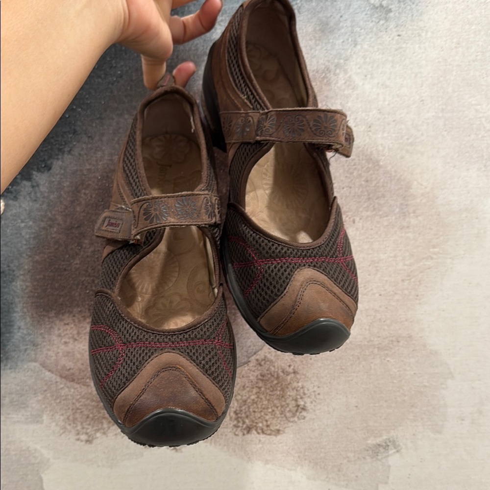 Jambu Brown and Red Sandals with Adjustable Strap - Picture 7 of 11